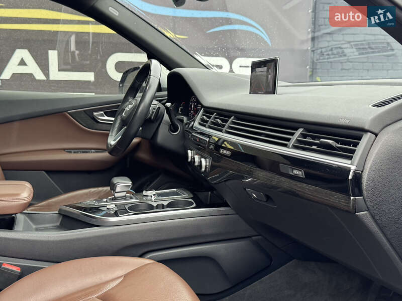 Позашляховик / Кросовер Audi Q7 2017 в Києві
