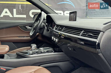 Позашляховик / Кросовер Audi Q7 2017 в 