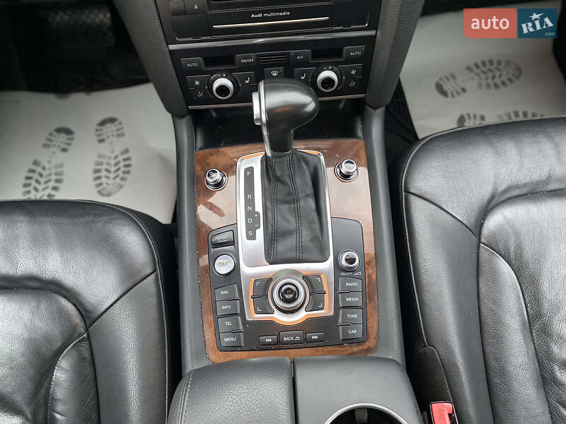 Позашляховик / Кросовер Audi Q7 2015 в Луцьку