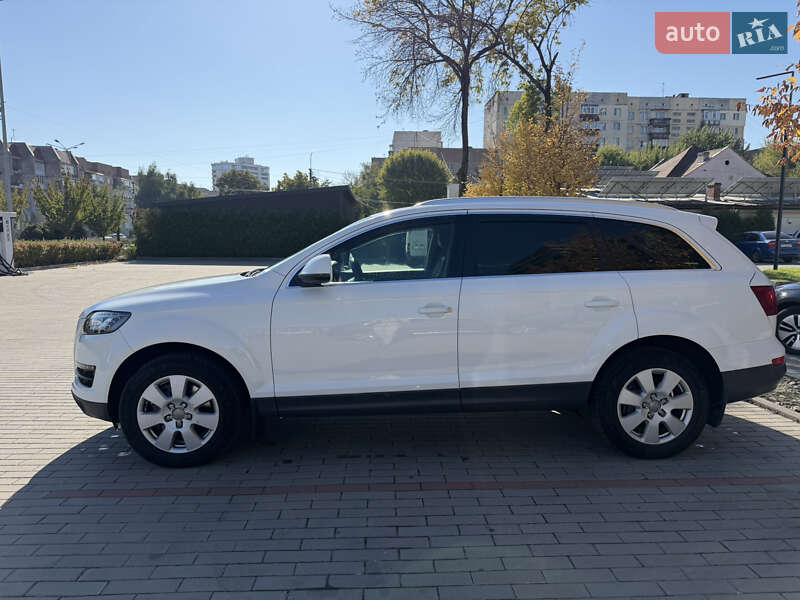 Позашляховик / Кросовер Audi Q7 2011 в Ужгороді