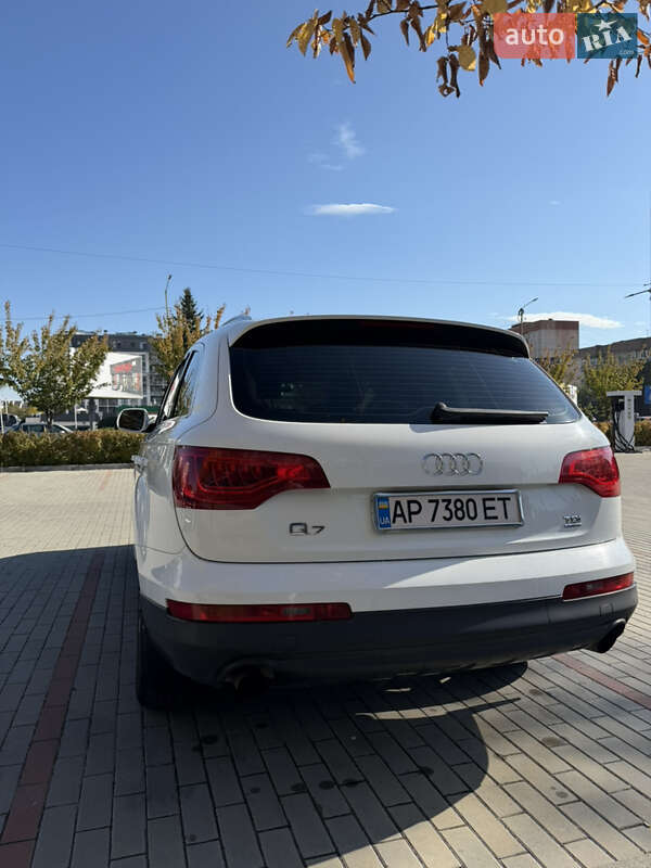 Позашляховик / Кросовер Audi Q7 2011 в Ужгороді