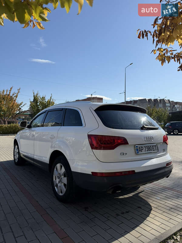 Позашляховик / Кросовер Audi Q7 2011 в Ужгороді