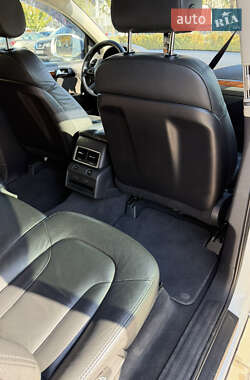 Позашляховик / Кросовер Audi Q7 2011 в 