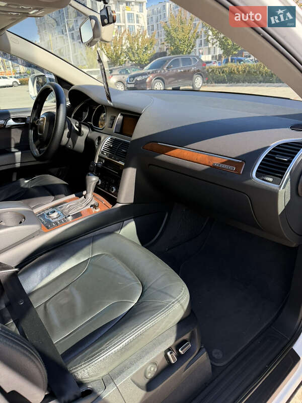 Позашляховик / Кросовер Audi Q7 2011 в Ужгороді