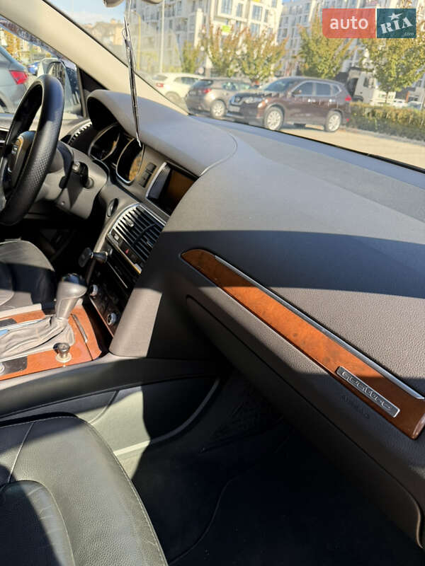 Позашляховик / Кросовер Audi Q7 2011 в Ужгороді