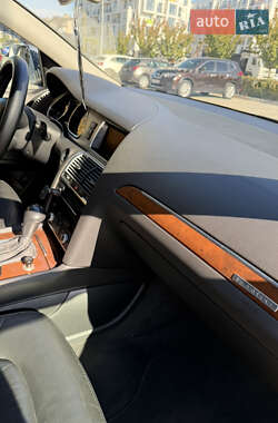 Позашляховик / Кросовер Audi Q7 2011 в 
