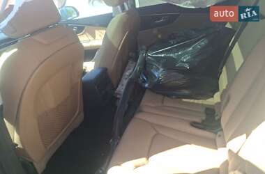 Позашляховик / Кросовер Audi Q7 2021 в 
