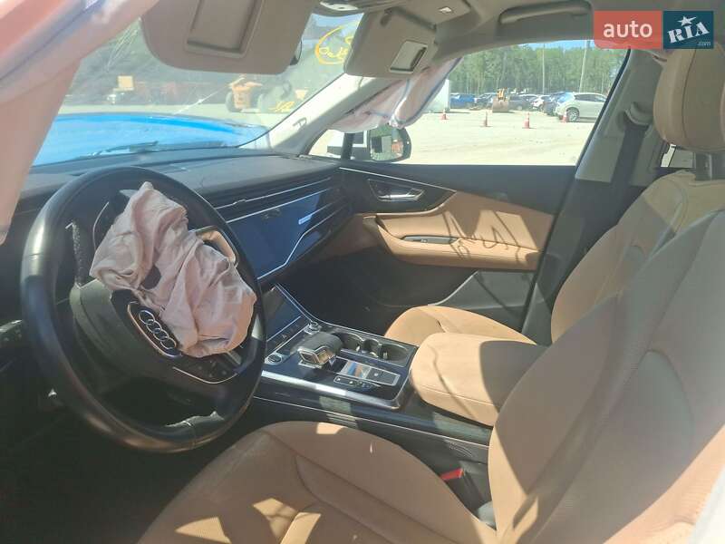 Позашляховик / Кросовер Audi Q7 2021 в Львові