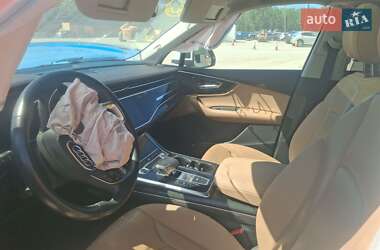 Позашляховик / Кросовер Audi Q7 2021 в 