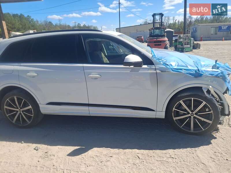 Позашляховик / Кросовер Audi Q7 2021 в Львові