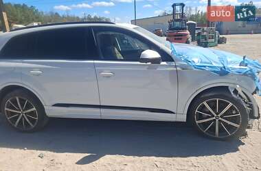 Позашляховик / Кросовер Audi Q7 2021 в 