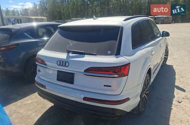 Позашляховик / Кросовер Audi Q7 2021 в 