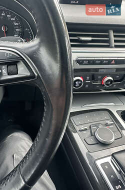 Позашляховик / Кросовер Audi Q7 2017 в 