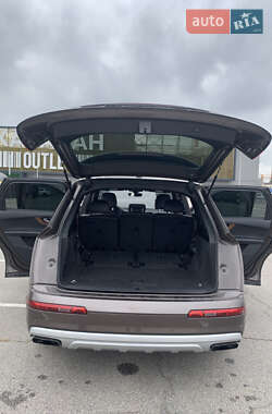 Позашляховик / Кросовер Audi Q7 2017 в 
