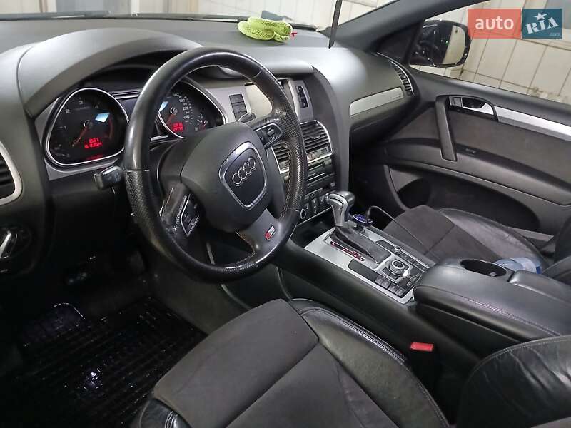 Позашляховик / Кросовер Audi Q7 2011 в Житомирі