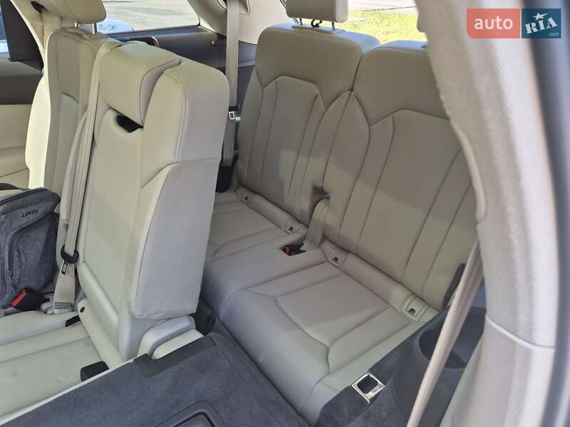 Внедорожник / Кроссовер Audi Q7 2017 в Черкассах