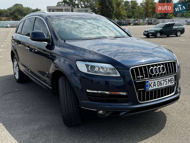 Внедорожник / Кроссовер Audi Q7 2013 в 