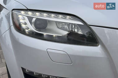 Позашляховик / Кросовер Audi Q7 2011 в 