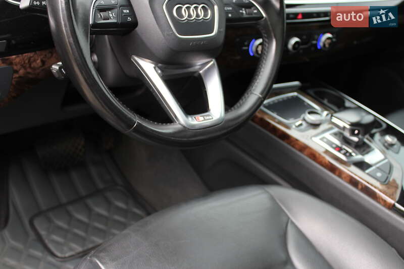Внедорожник / Кроссовер Audi Q7 2018 в Ровно