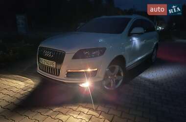 Позашляховик / Кросовер Audi Q7 2012 в 