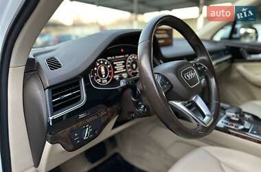 Внедорожник / Кроссовер Audi Q7 2016 в 