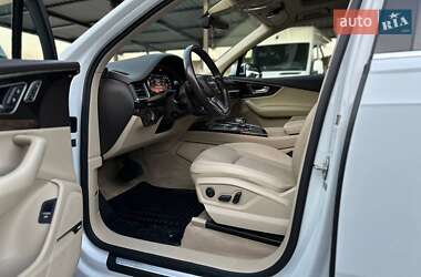 Внедорожник / Кроссовер Audi Q7 2016 в 