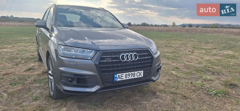 Позашляховик / Кросовер Audi Q7 2018 в Дніпрі