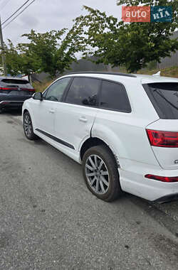 Позашляховик / Кросовер Audi Q7 2019 в 
