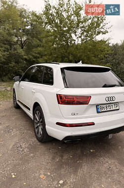 Внедорожник / Кроссовер Audi Q7 2016 в 