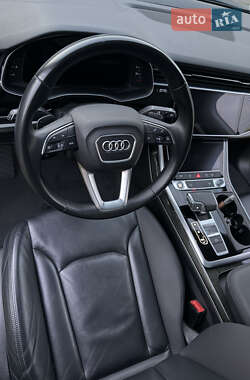 Внедорожник / Кроссовер Audi Q7 2020 в 