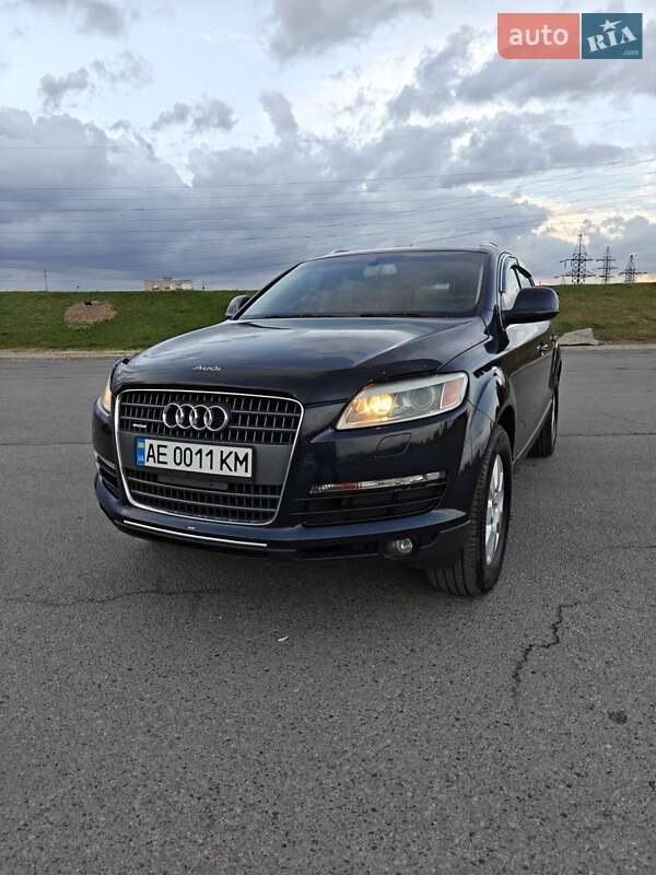 Позашляховик / Кросовер Audi Q7 2007 в 