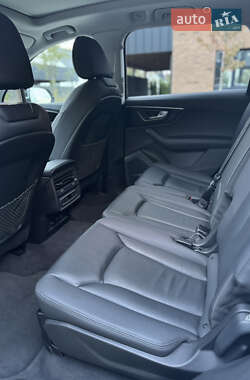 Внедорожник / Кроссовер Audi Q7 2022 в 