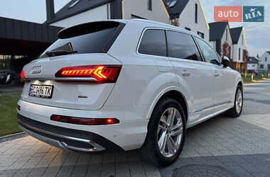 Внедорожник / Кроссовер Audi Q7 2022 в 