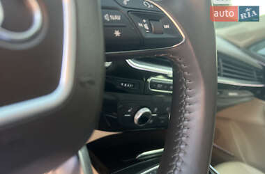 Позашляховик / Кросовер Audi Q7 2019 в 