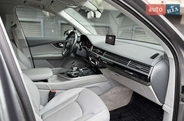 Позашляховик / Кросовер Audi Q7 2016 в 