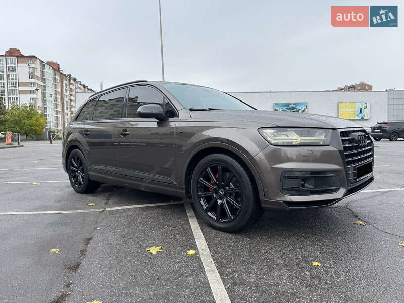 Позашляховик / Кросовер Audi Q7 2016 в 