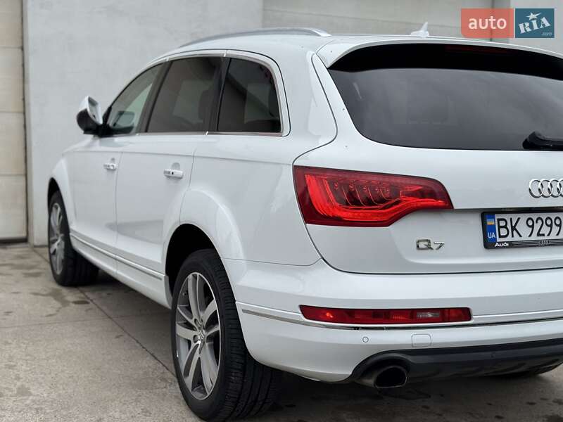 Внедорожник / Кроссовер Audi Q7 2015 в Сарнах