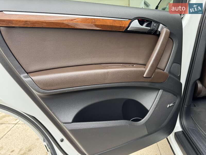 Внедорожник / Кроссовер Audi Q7 2015 в Сарнах