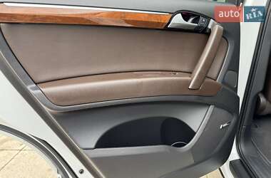 Позашляховик / Кросовер Audi Q7 2015 в 