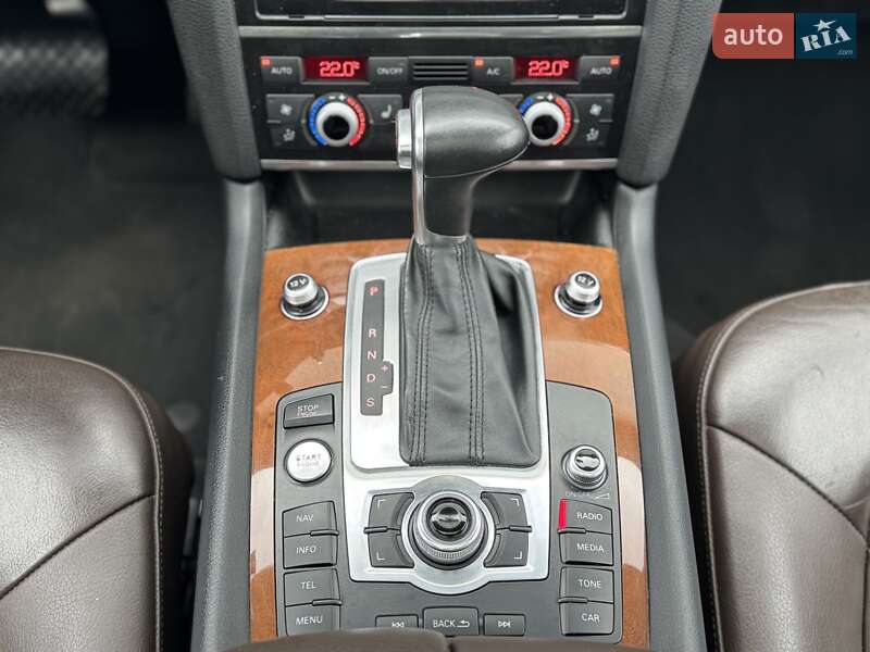 Внедорожник / Кроссовер Audi Q7 2015 в Сарнах