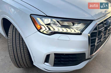 Позашляховик / Кросовер Audi Q7 2020 в 