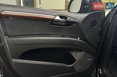 Позашляховик / Кросовер Audi Q7 2010 в 