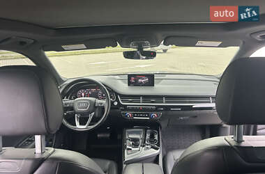 Позашляховик / Кросовер Audi Q7 2017 в 
