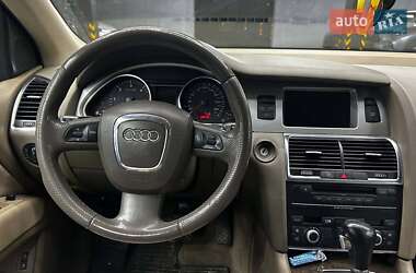 Позашляховик / Кросовер Audi Q7 2007 в 