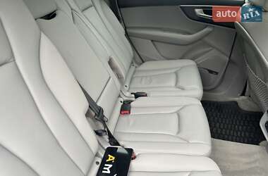 Позашляховик / Кросовер Audi Q7 2020 в 