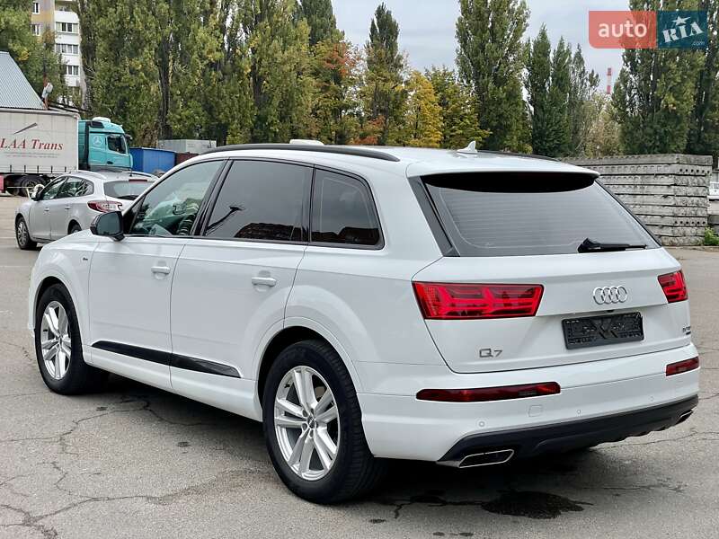 Внедорожник / Кроссовер Audi Q7 2019 в Киеве