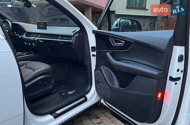 Позашляховик / Кросовер Audi Q7 2016 в 