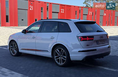Позашляховик / Кросовер Audi Q7 2017 в 