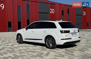 Позашляховик / Кросовер Audi Q7 2017 в 