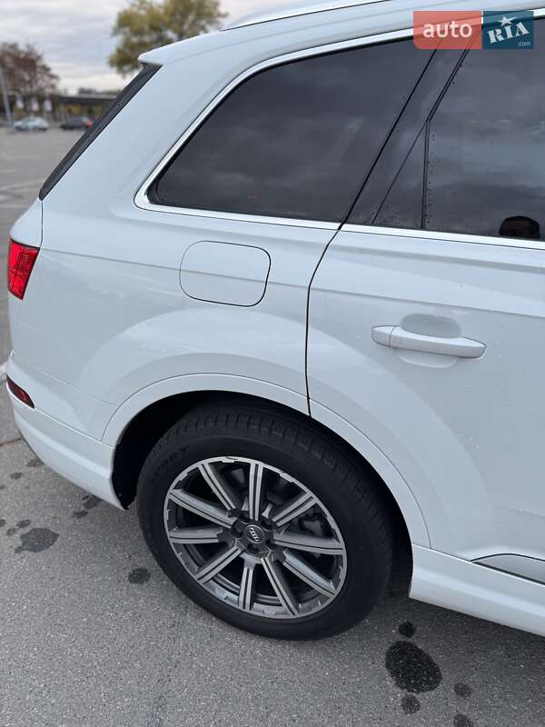 Позашляховик / Кросовер Audi Q7 2019 в Дніпрі